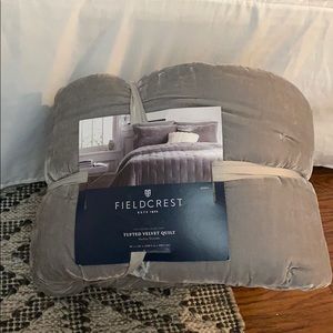 Brand New FieldCrest Tufted Velvet Quilt